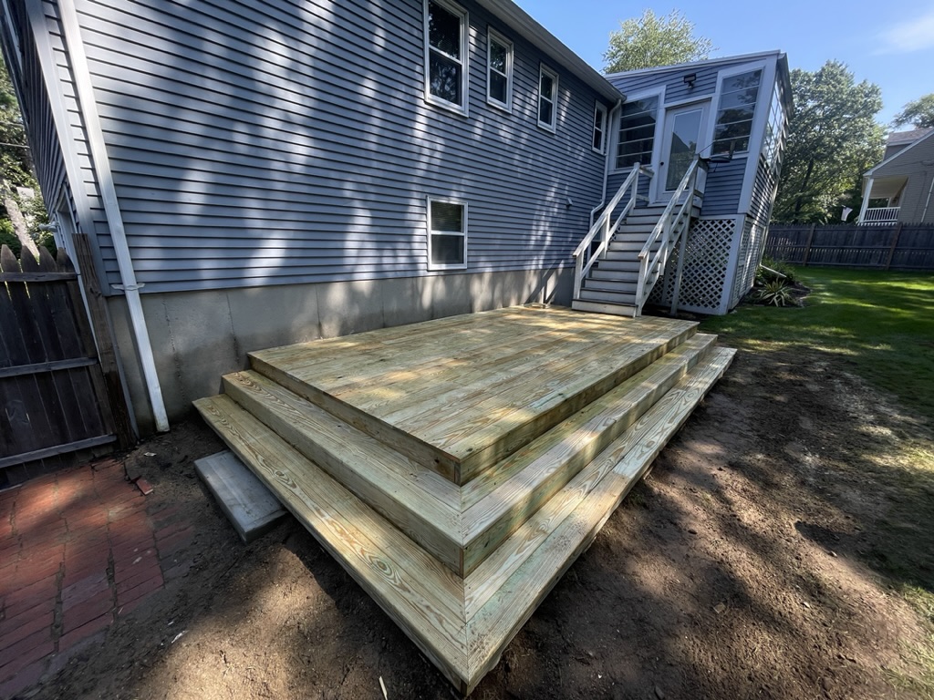 Deck builder near me in Norwell, MA providing professional deck construction